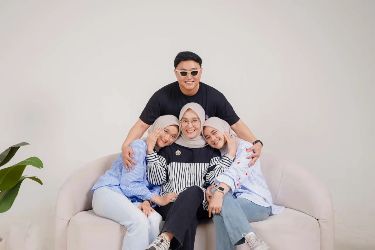 Contoh hasil foto family di Vibesroom Studio