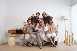 Thumbnail contoh foto family di Vibesroom Studio
