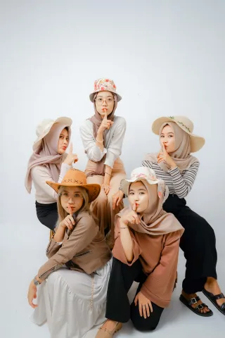 Thumbnail contoh foto self photo di Vibesroom Studio